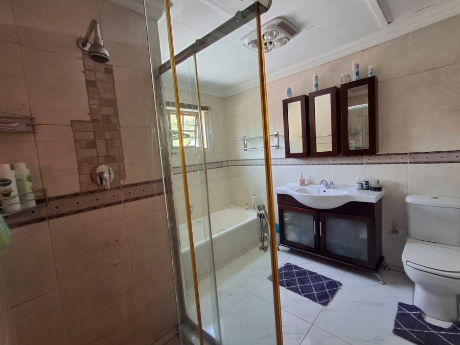 4 Bedroom Property for Sale in Sonneveld Gauteng