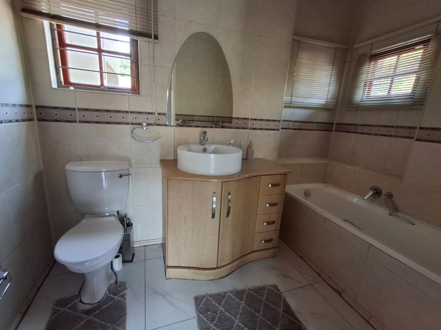 4 Bedroom Property for Sale in Sonneveld Gauteng