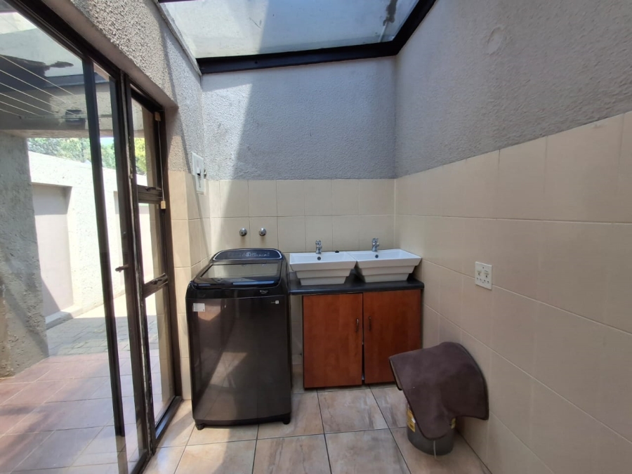 4 Bedroom Property for Sale in Sonneveld Gauteng