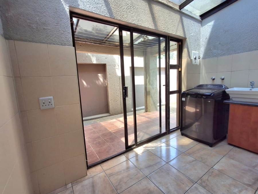 4 Bedroom Property for Sale in Sonneveld Gauteng