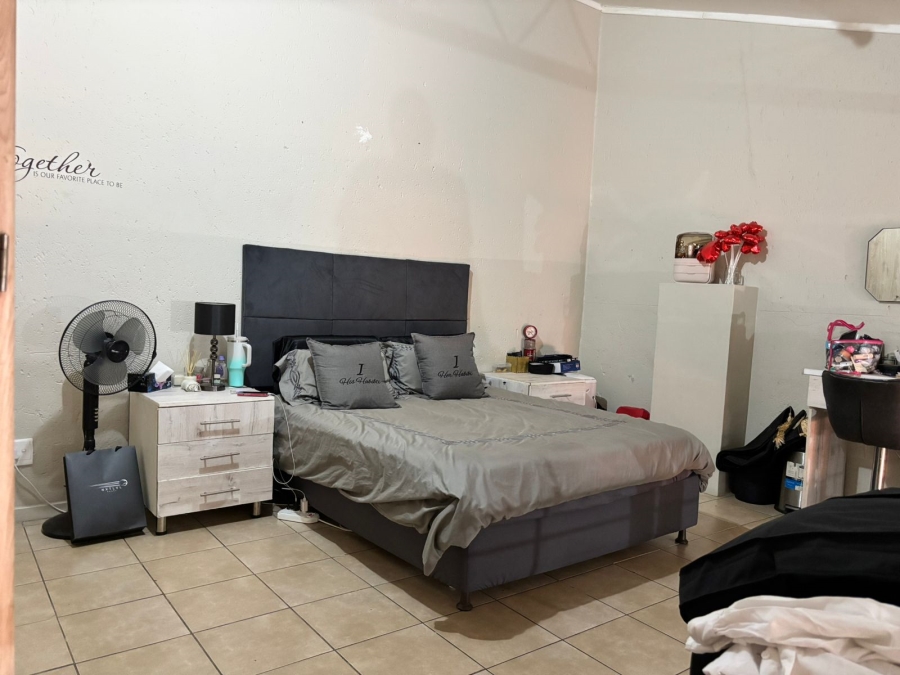 1 Bedroom Property for Sale in Hillcrest Gauteng