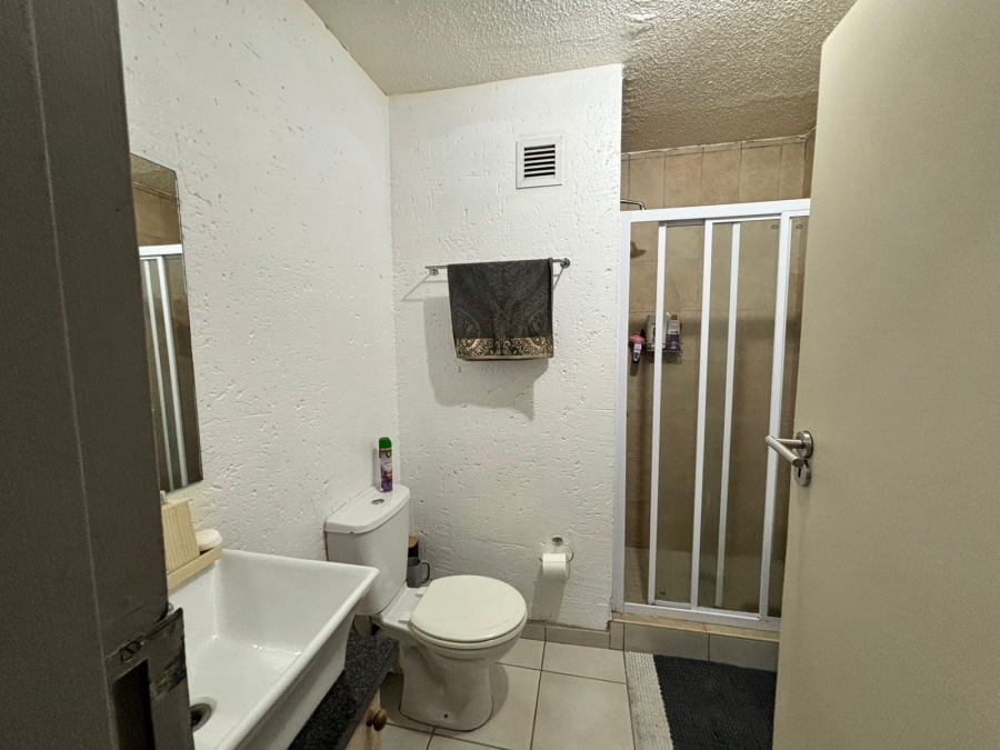 1 Bedroom Property for Sale in Hillcrest Gauteng