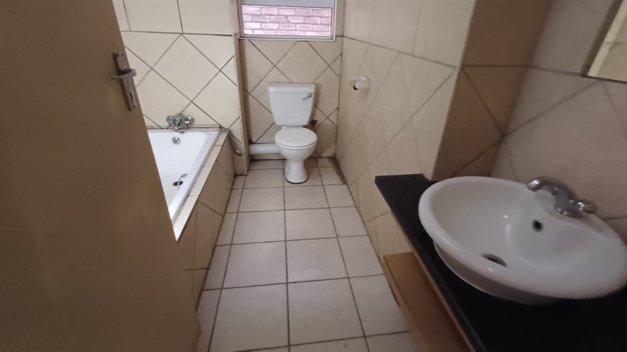 2 Bedroom Property for Sale in Halfway House Estates Gauteng
