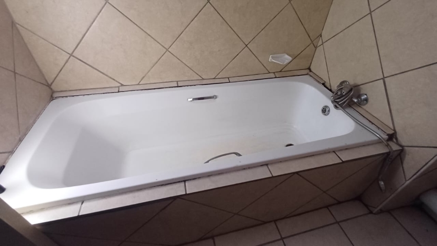 2 Bedroom Property for Sale in Halfway House Estates Gauteng