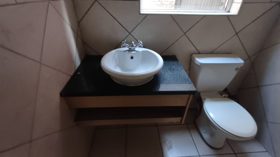 2 Bedroom Property for Sale in Halfway House Estates Gauteng