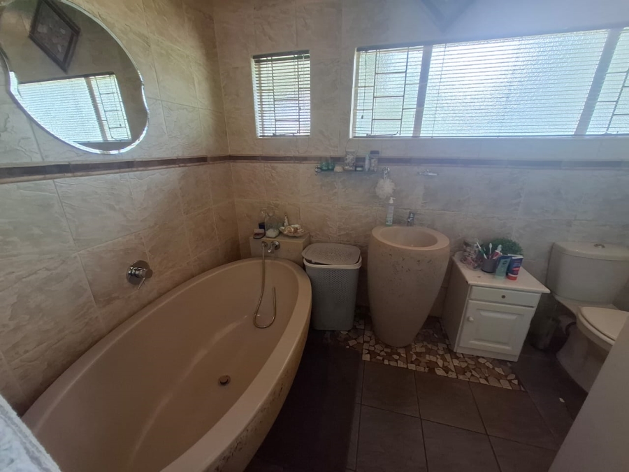 4 Bedroom Property for Sale in Meyerton Central Gauteng