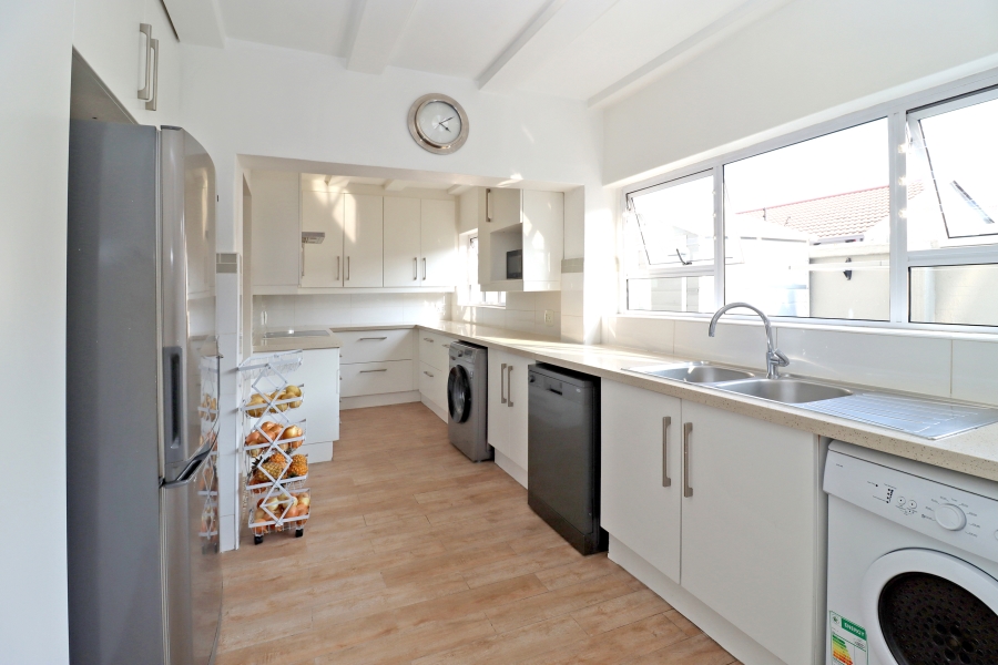 To Let 3 Bedroom Property for Rent in Fairland Gauteng