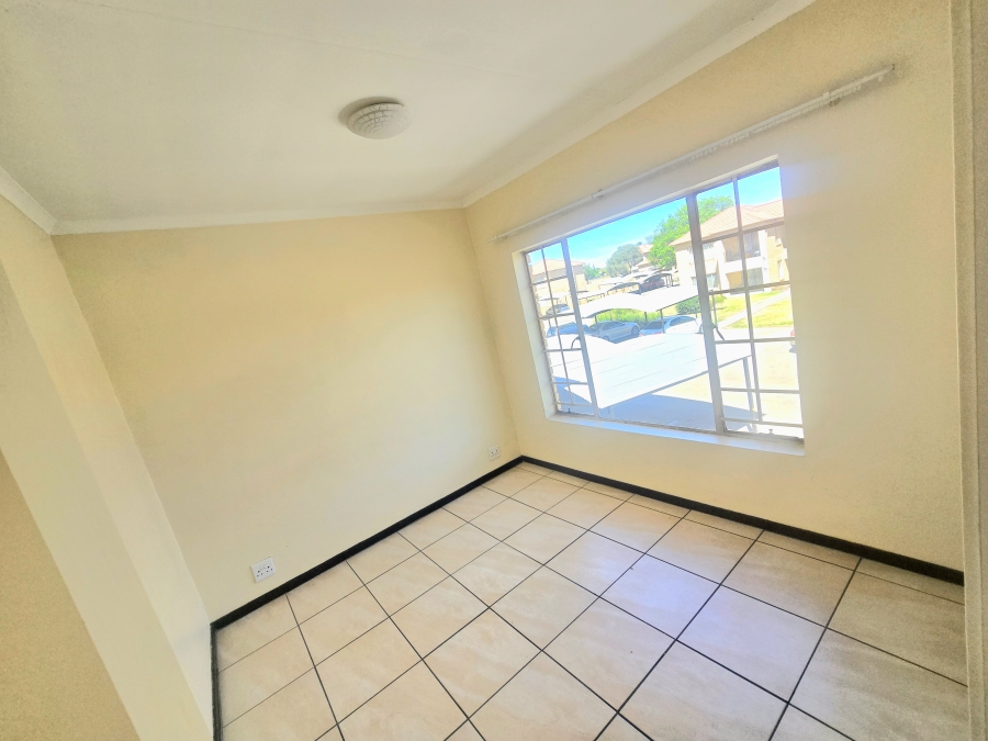 2 Bedroom Property for Sale in Vanderbijlpark SW 5 Gauteng