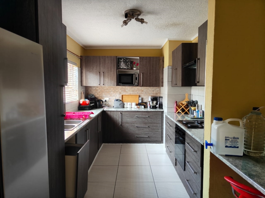 To Let 3 Bedroom Property for Rent in Three Rivers Proper Gauteng