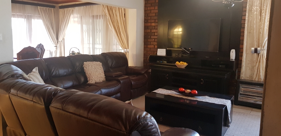 To Let 3 Bedroom Property for Rent in Brackenhurst Gauteng