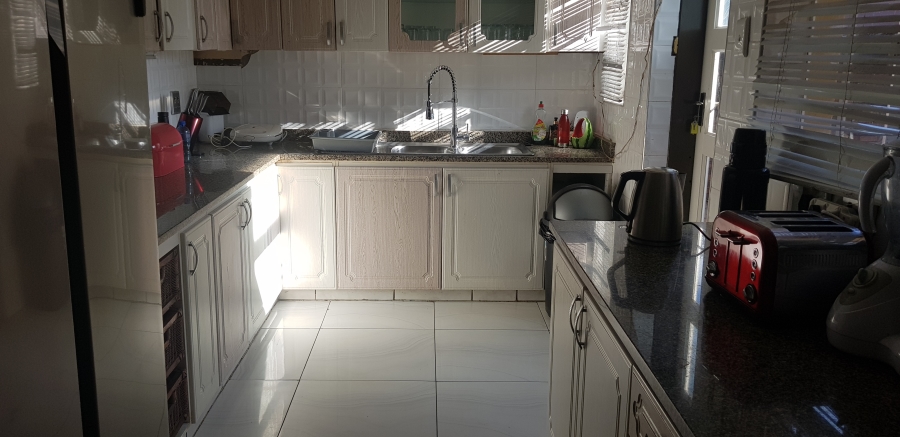 To Let 3 Bedroom Property for Rent in Brackenhurst Gauteng
