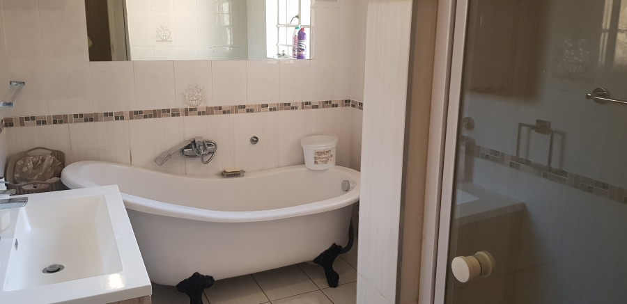 To Let 3 Bedroom Property for Rent in Brackenhurst Gauteng