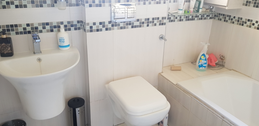 To Let 3 Bedroom Property for Rent in Brackenhurst Gauteng