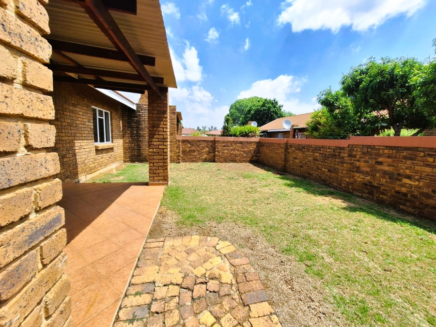 2 Bedroom Property for Sale in Rensburg Gauteng