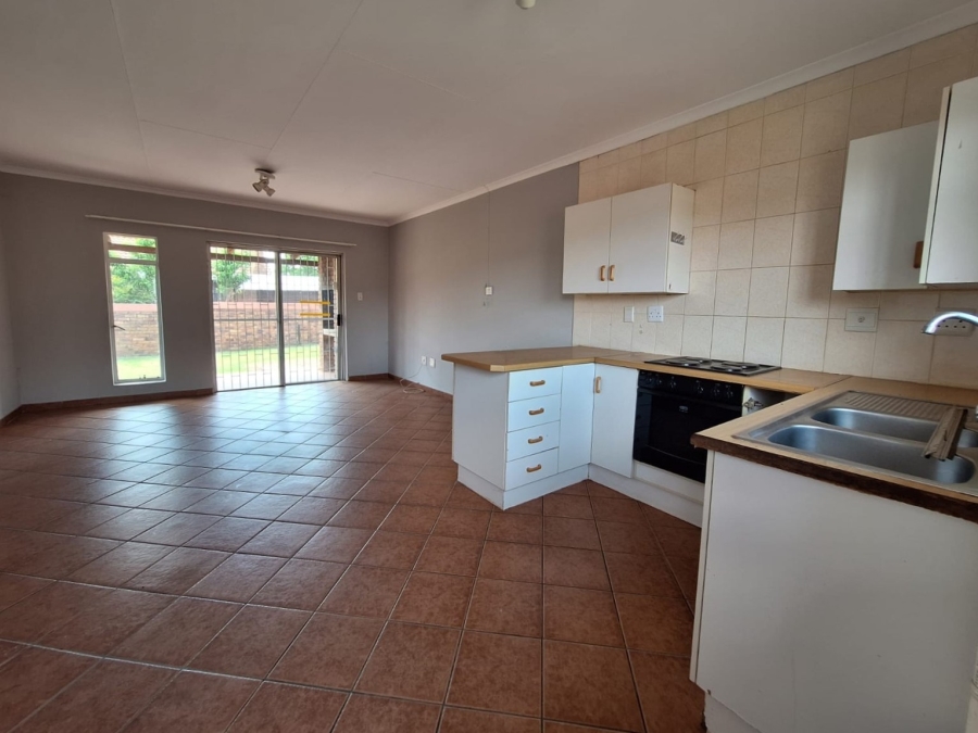 2 Bedroom Property for Sale in Rensburg Gauteng