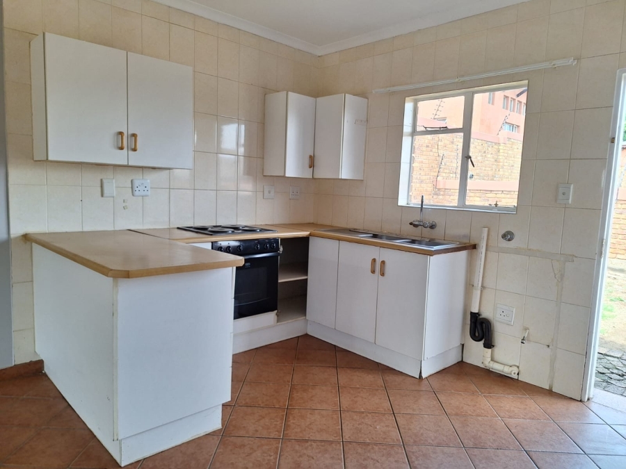 2 Bedroom Property for Sale in Rensburg Gauteng