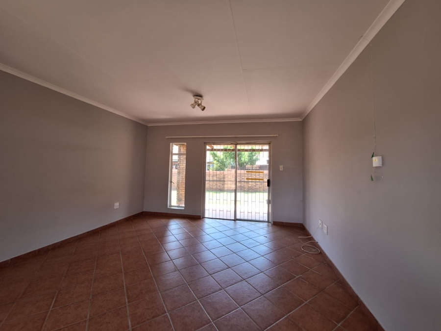 2 Bedroom Property for Sale in Rensburg Gauteng
