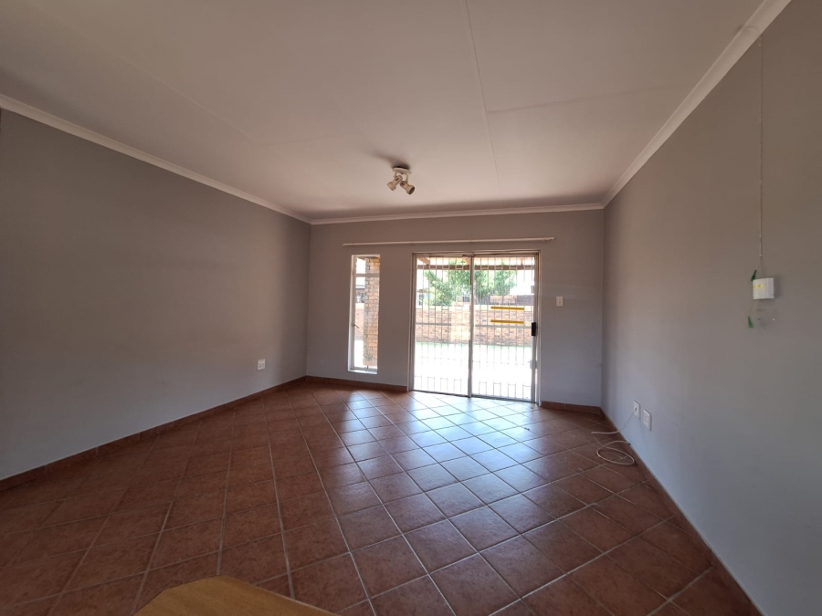 2 Bedroom Property for Sale in Rensburg Gauteng