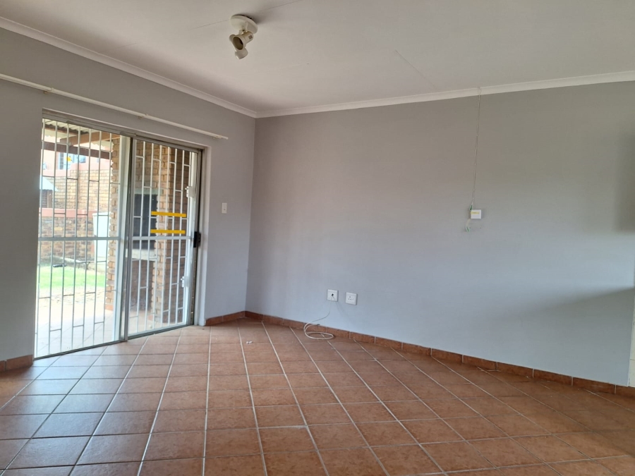 2 Bedroom Property for Sale in Rensburg Gauteng