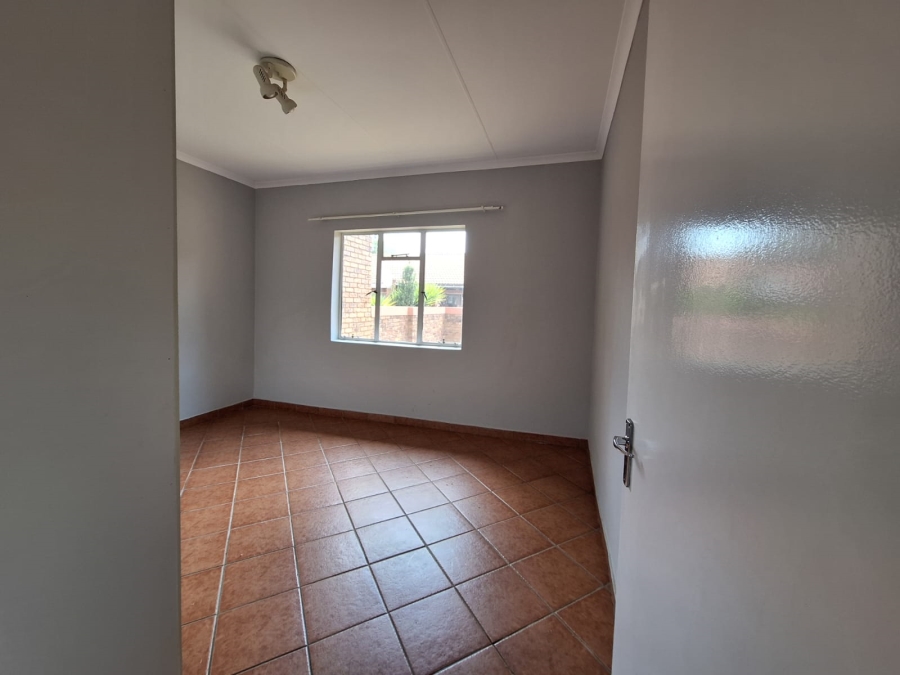 2 Bedroom Property for Sale in Rensburg Gauteng