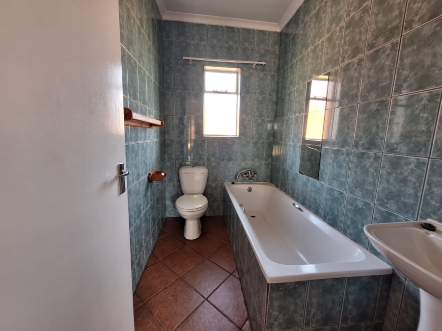 2 Bedroom Property for Sale in Rensburg Gauteng