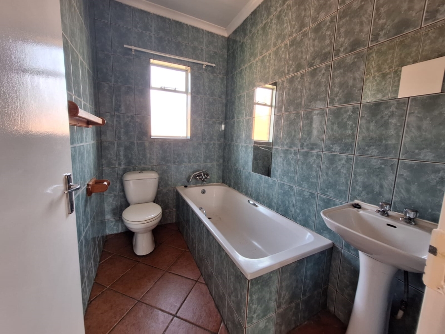 2 Bedroom Property for Sale in Rensburg Gauteng