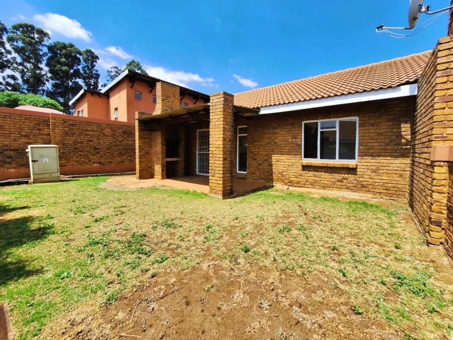 2 Bedroom Property for Sale in Rensburg Gauteng