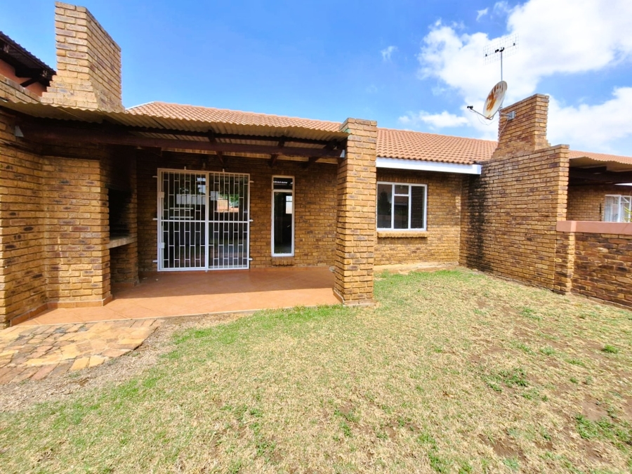 2 Bedroom Property for Sale in Rensburg Gauteng