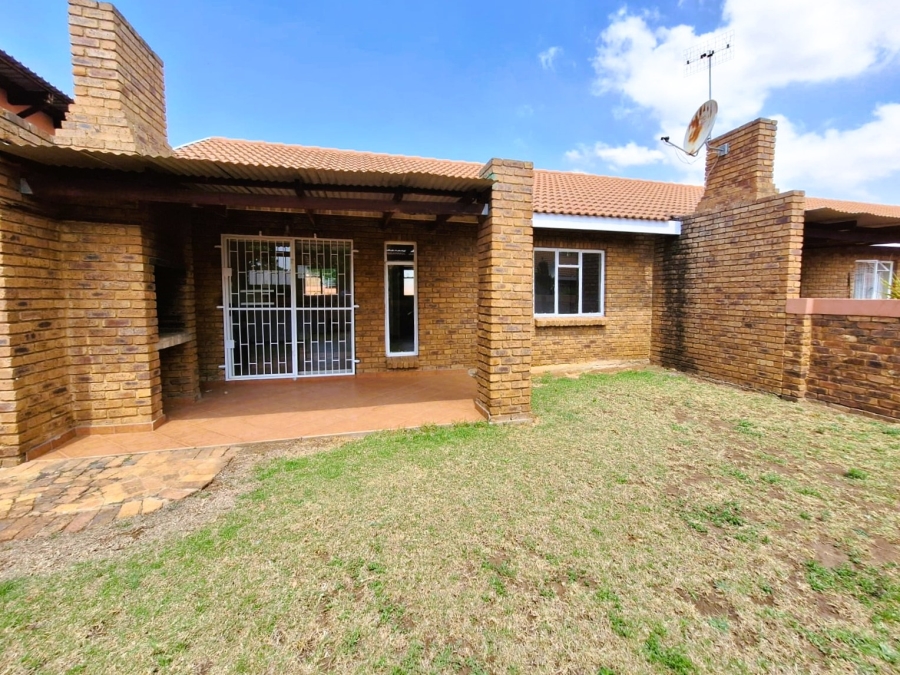 2 Bedroom Property for Sale in Rensburg Gauteng