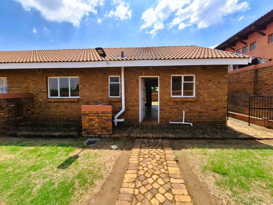 2 Bedroom Property for Sale in Rensburg Gauteng