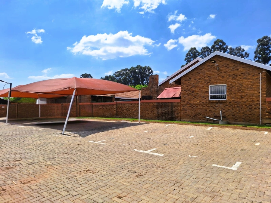 2 Bedroom Property for Sale in Rensburg Gauteng