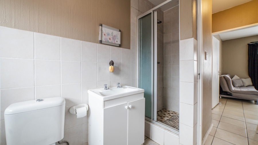 To Let 2 Bedroom Property for Rent in Vorna Valley Gauteng