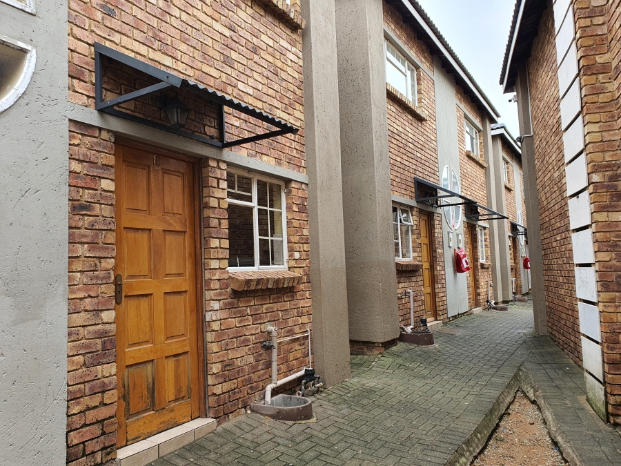 To Let 2 Bedroom Property for Rent in Birchleigh Gauteng