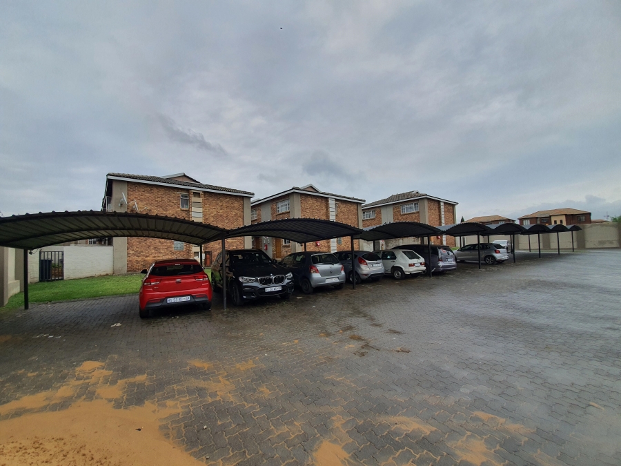 To Let 2 Bedroom Property for Rent in Birchleigh Gauteng