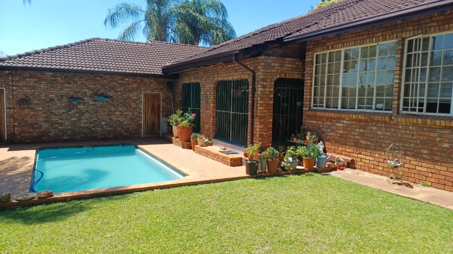 4 Bedroom Property for Sale in Amandasig Gauteng