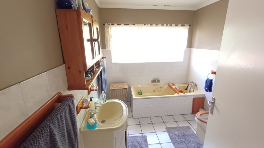 4 Bedroom Property for Sale in Amandasig Gauteng