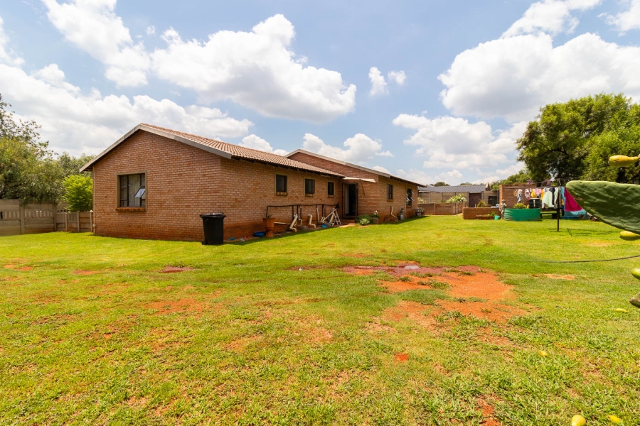 11 Bedroom Property for Sale in Tedderfield A H Gauteng