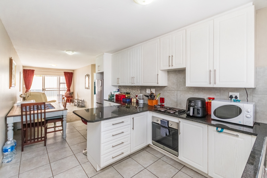 2 Bedroom Property for Sale in Die Hoewes Gauteng