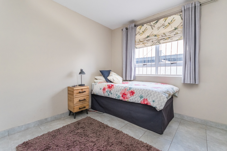 2 Bedroom Property for Sale in Die Hoewes Gauteng