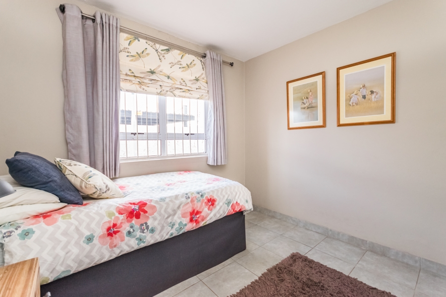 2 Bedroom Property for Sale in Die Hoewes Gauteng