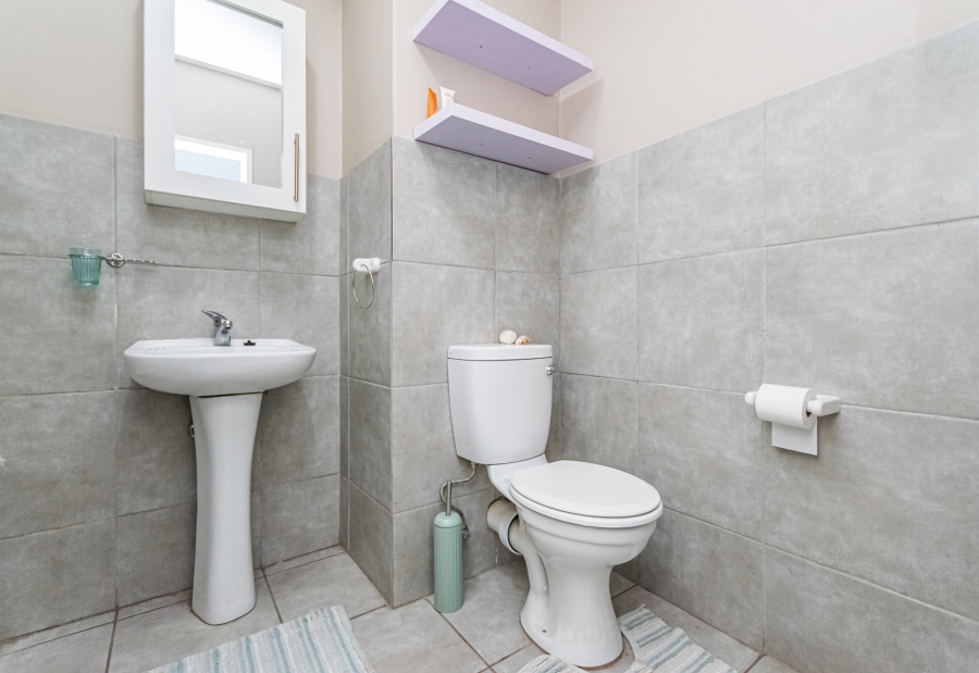 2 Bedroom Property for Sale in Die Hoewes Gauteng