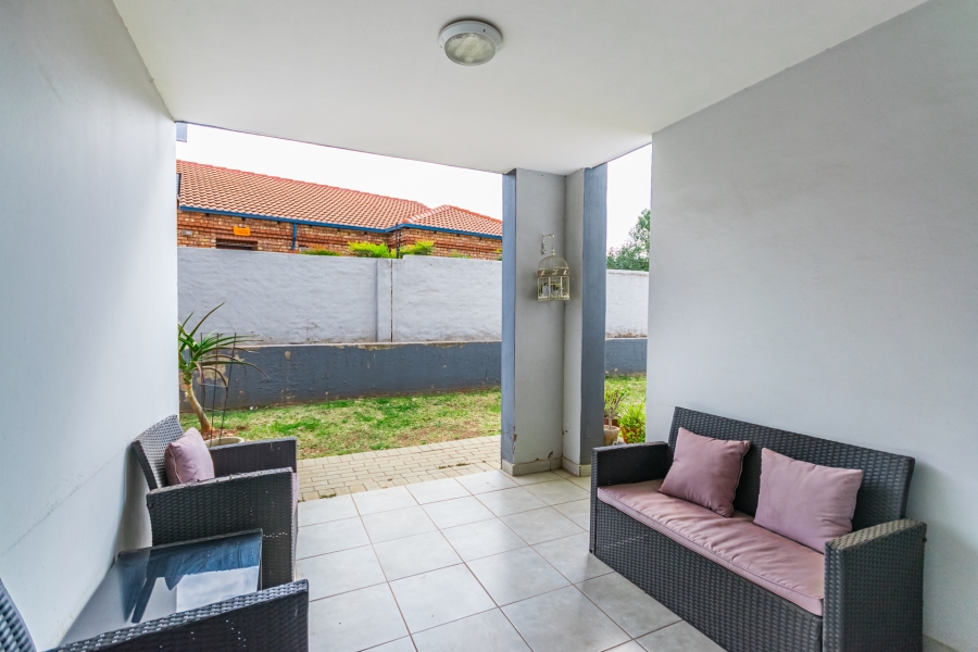 2 Bedroom Property for Sale in Die Hoewes Gauteng