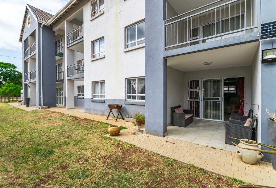 2 Bedroom Property for Sale in Die Hoewes Gauteng