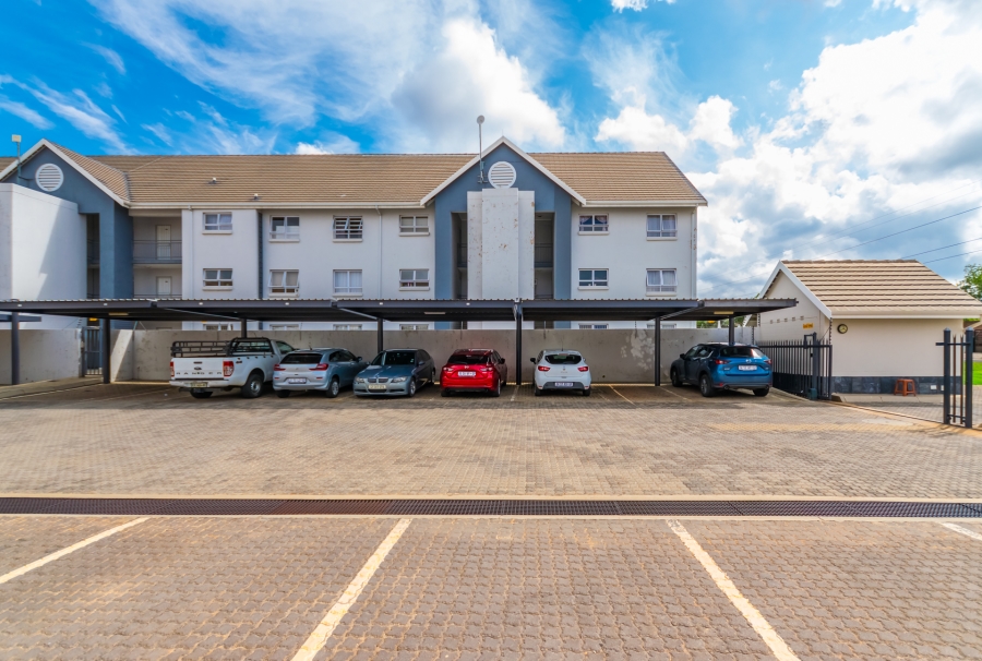 2 Bedroom Property for Sale in Die Hoewes Gauteng