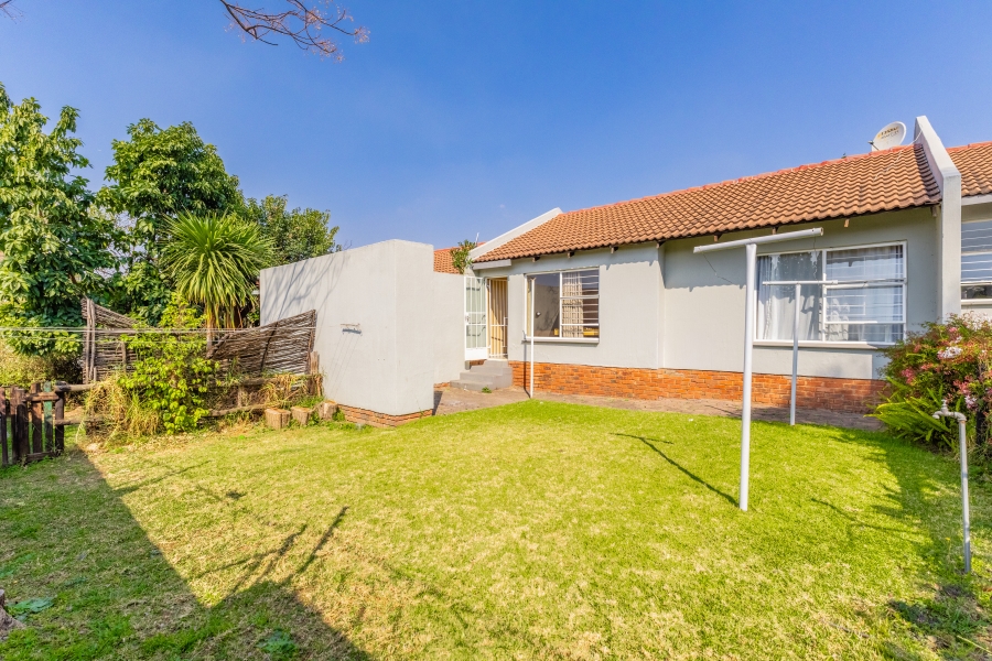 2 Bedroom Property for Sale in Magaliessig Gauteng