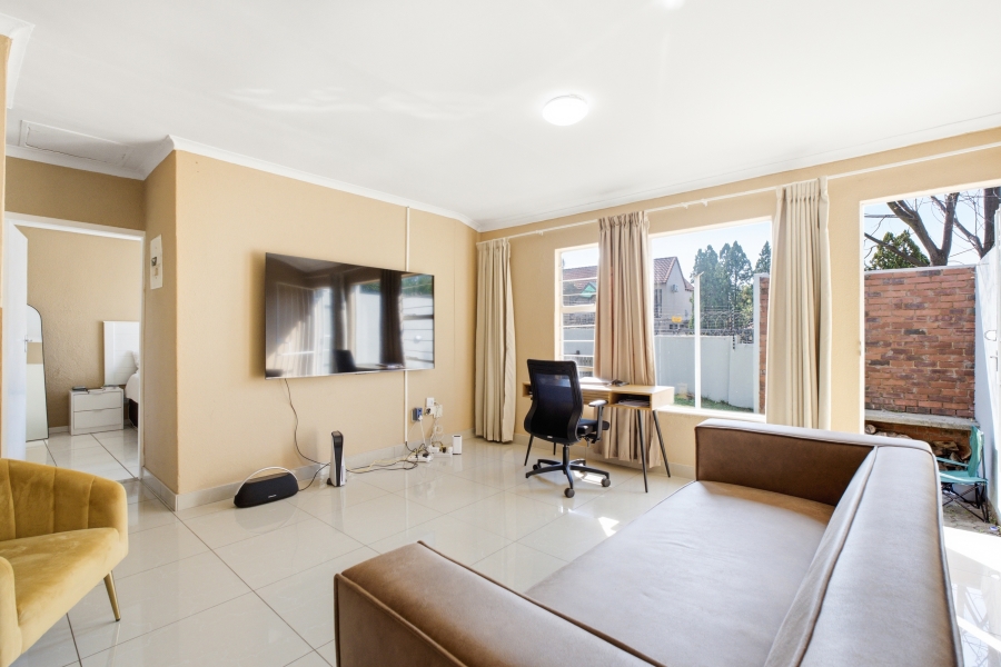 2 Bedroom Property for Sale in Magaliessig Gauteng