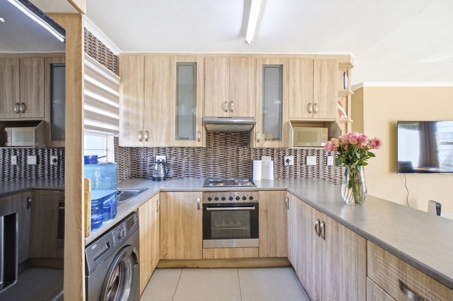 2 Bedroom Property for Sale in Magaliessig Gauteng
