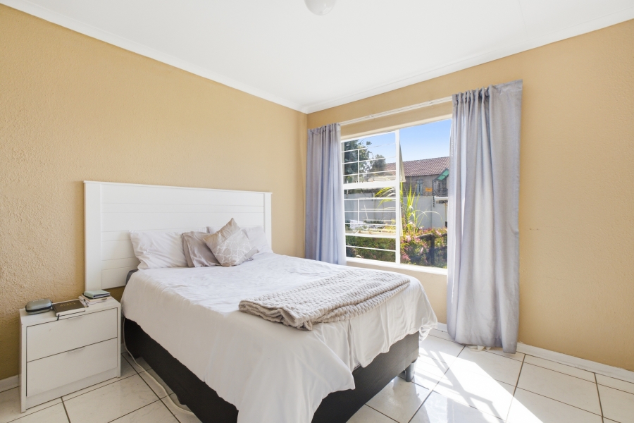 2 Bedroom Property for Sale in Magaliessig Gauteng