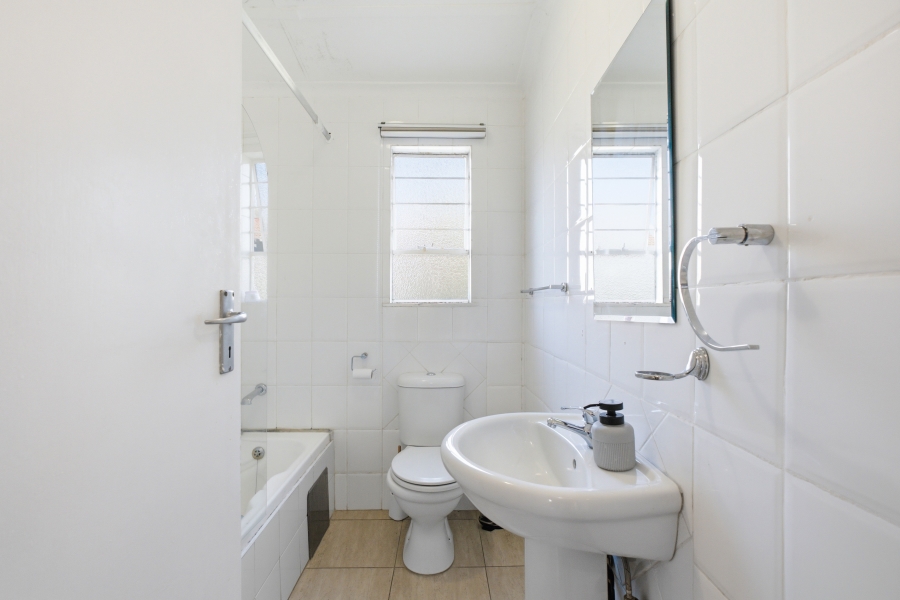 2 Bedroom Property for Sale in Magaliessig Gauteng