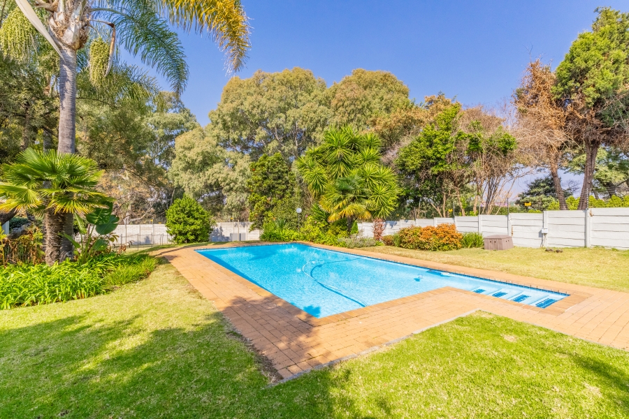 2 Bedroom Property for Sale in Magaliessig Gauteng